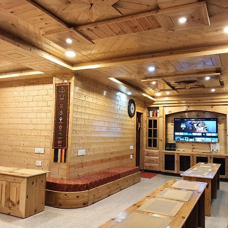 Wanderers Homestay -All Mountain Facing Rooms กัลป์ ภายนอก รูปภาพ