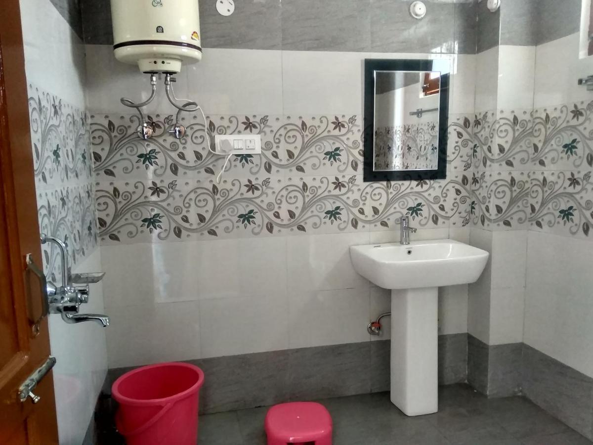 Wanderers Homestay -All Mountain Facing Rooms กัลป์ ภายนอก รูปภาพ
