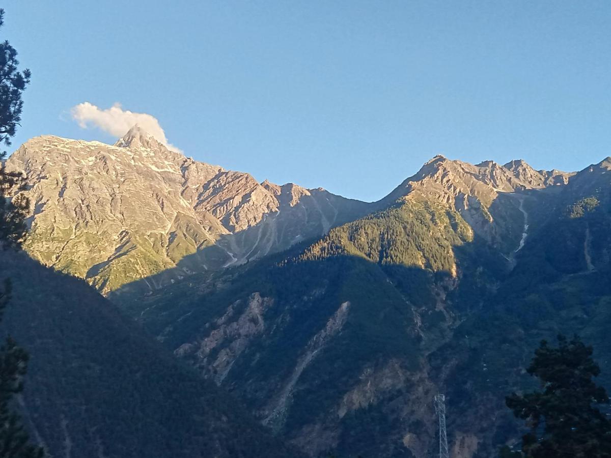 Wanderers Homestay -All Mountain Facing Rooms กัลป์ ภายนอก รูปภาพ