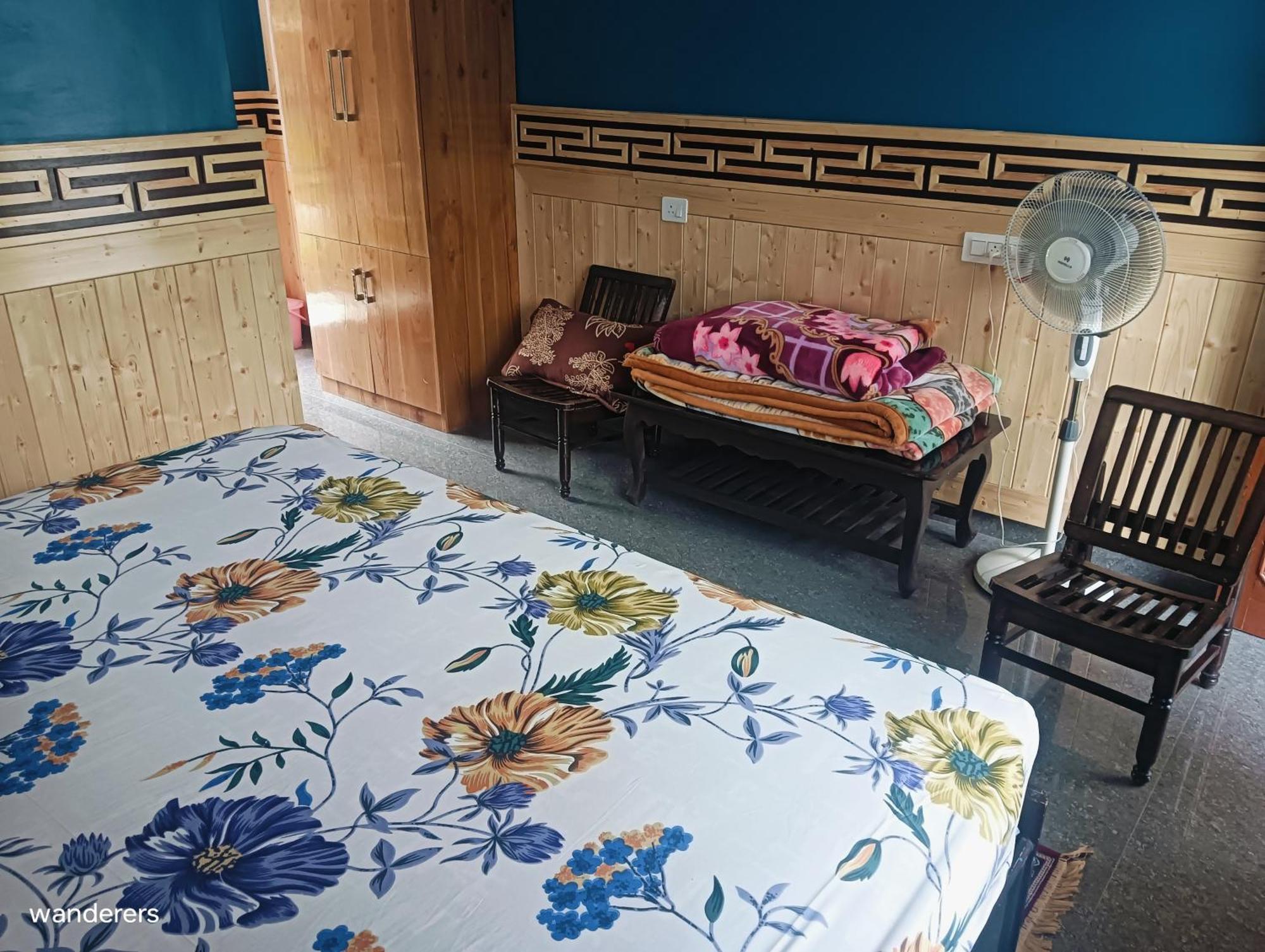 Wanderers Homestay -All Mountain Facing Rooms กัลป์ ภายนอก รูปภาพ