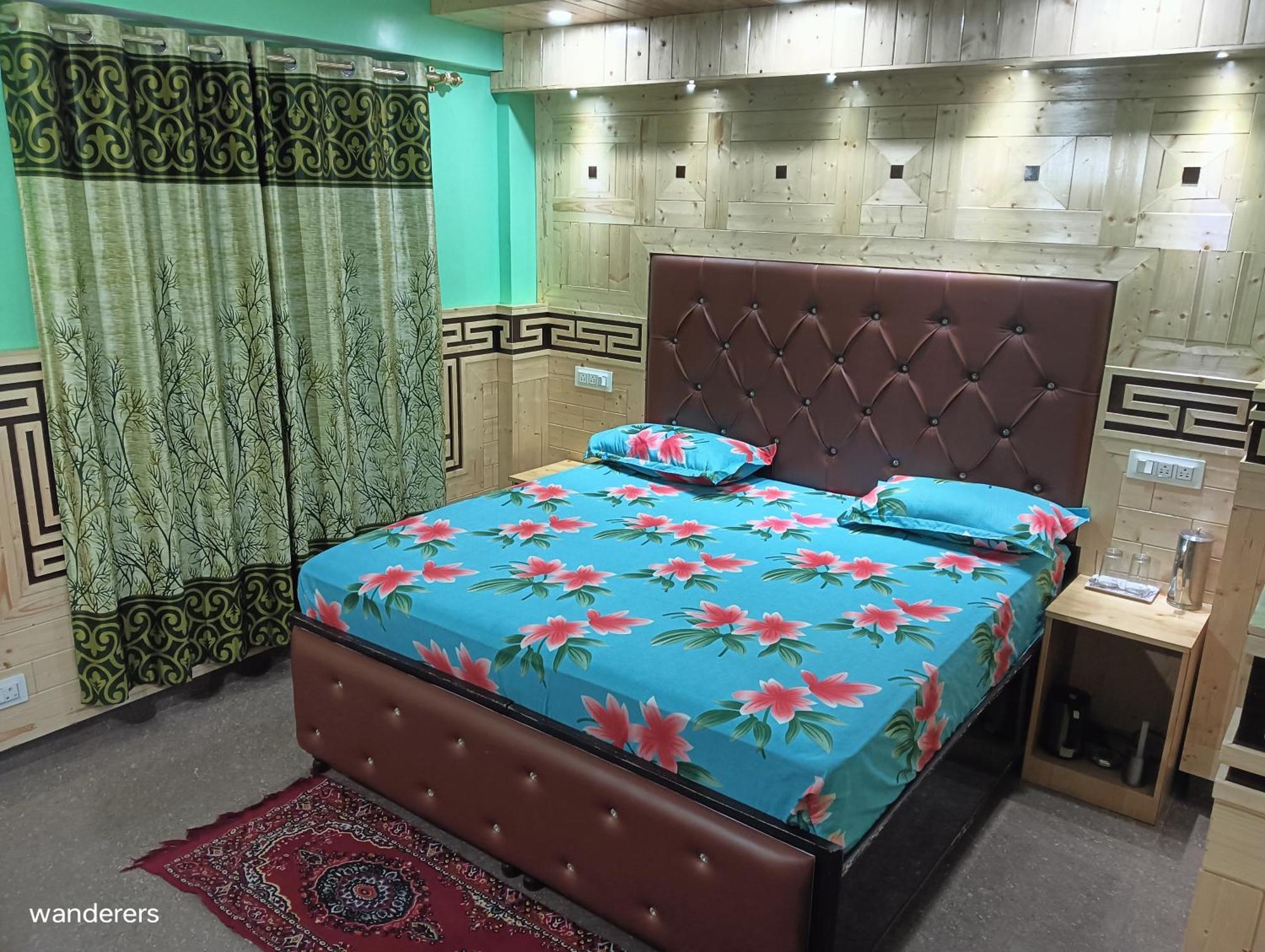 Wanderers Homestay -All Mountain Facing Rooms กัลป์ ภายนอก รูปภาพ