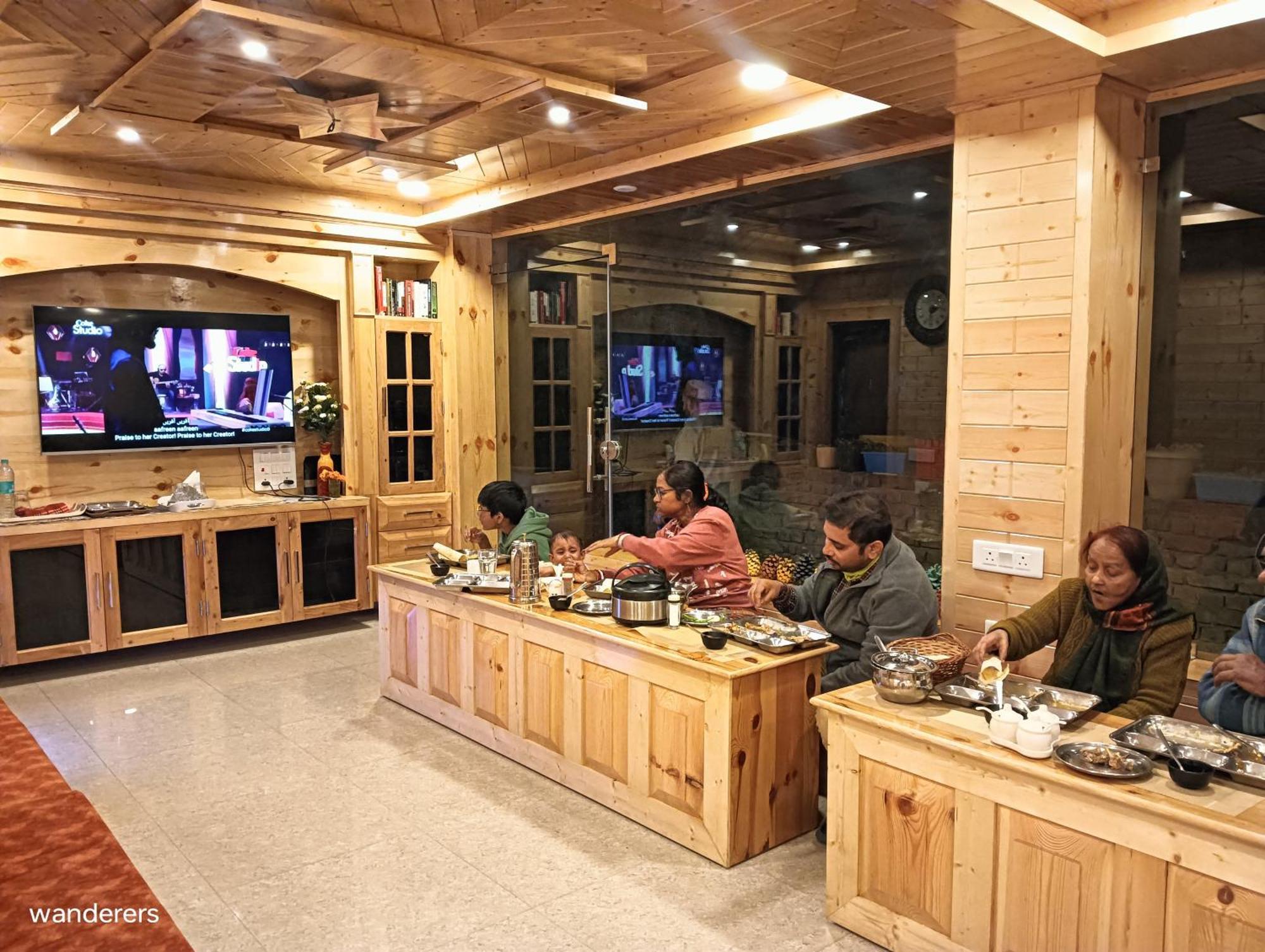 Wanderers Homestay -All Mountain Facing Rooms กัลป์ ภายนอก รูปภาพ